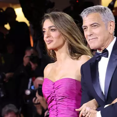 Amal & George Clooney | To απόλυτο power couple στο κόκκινο χαλί της Βενετίας