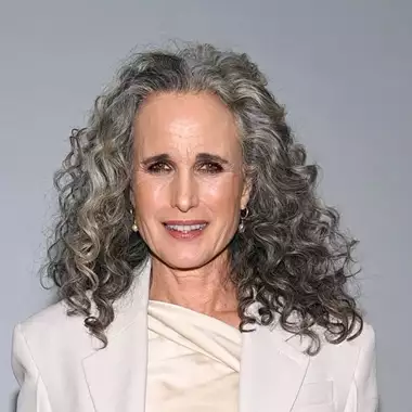 H φυσική θεραπεία για τα γκρίζα μαλλιά | Το συστατικό που αποτρέπει το γκριζάρισμα