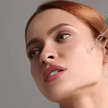 Τα 5 πιο δημοφιλή serums με υαλουρονικό οξύ για άμεσο "γέμισμα" των ρυτίδων