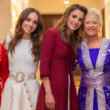 Βασίλισσα Ράνια | Πώς μέσα από μια λεπτομέρεια στην εμφάνισή της, τίμησε τις γυναίκες στο Αμμάν