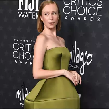 Τα μυστικά της viral Louis Vuitton δημιουργίας στα Critics' Choice Awards