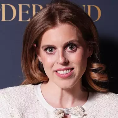 Η πριγκίπισσα Βεατρίκη στην πρώτη της εμφάνιση μετά τη γέννηση της κόρης της Αθηνάς δίπλα στον σύζυγό της, Edoardo Mapelli Mozzi