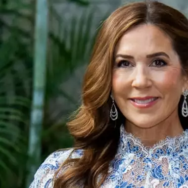 Βασίλισσα Mary | Μεταμορφώνει ένα διαμαντένιο κολιέ σε εντυπωσιακή τιάρα