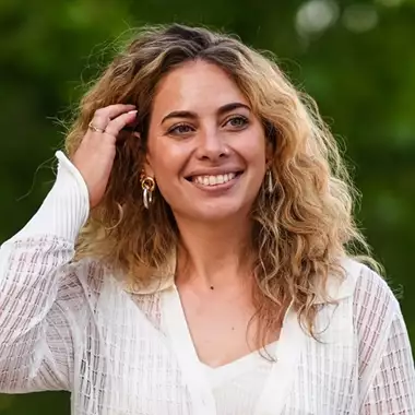 Τριχόπτωση | Οι βιταμίνες στις οποίες έχετε έλλειψη