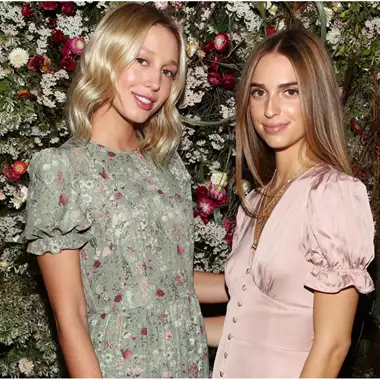 Talita von Fürstenberg | Οι φωτογραφίες από τον αρραβώνα της ανιψιάς της Marie Chantal και το λευκό φόρεμα που θύμιζε νυφικό