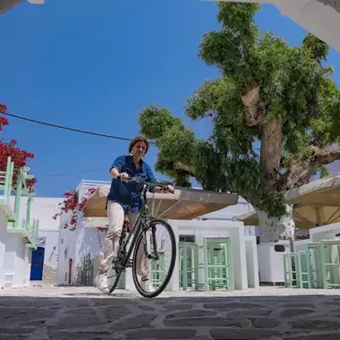 "Πιο chic από τη Μύκονο και πιο ήσυχο από τη Σαντορίνη, το καλά κρυμμένο μυστικό των Κυκλάδων": Το νησί που αποθεώνουν οι Γάλλοι