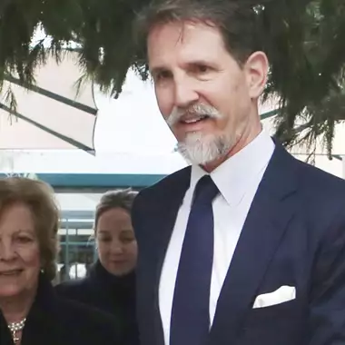 Άννα Μαρία | Ο συμβολισμός πίσω από το εντυπωσιακό κόσμημα που επέλεξε στο μνημόσυνο του τέως βασιλιά Κωνσταντίνου