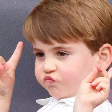 Πρίγκιπας Louis | Συγκρίνουν τα καμώματά του με αυτά των παιδιών του JD Vance