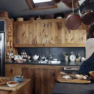 Παρόν σε κάθε κουζίνα τη δεκαετία του '60, αυτό το μικρό στρογγυλό αντικείμενο επιστρέφει δυναμικά το 2026