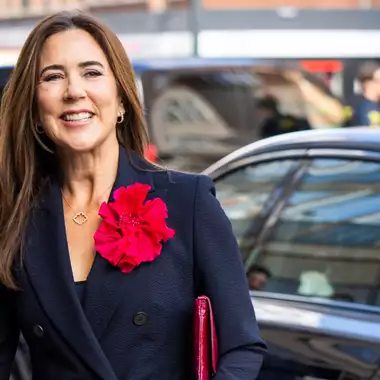 Βασίλισσα Mary της Δανίας | Με διαχρονικό κοστούμι Max Mara σε επίσημη εμφάνιση