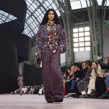 Αισθησιακό σαν το κεχριμπάρι | Το ανδρικό άρωμα που θα χαρίσετε αυτό το φθινόπωρο στους αγαπημένους σας