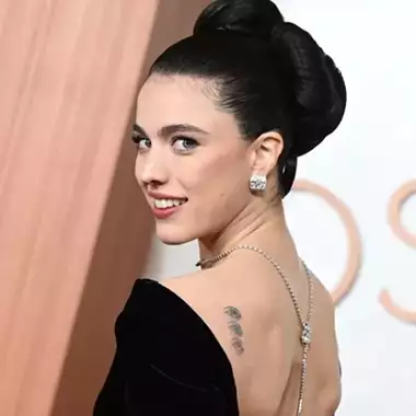 4 τρόποι για να ενισχύσετε την ανάπτυξη των φρυδιών σας