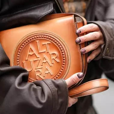 Τα χρώματα που θα πρωταγωνιστήσουν στο μανικιούρ του χειμώνα