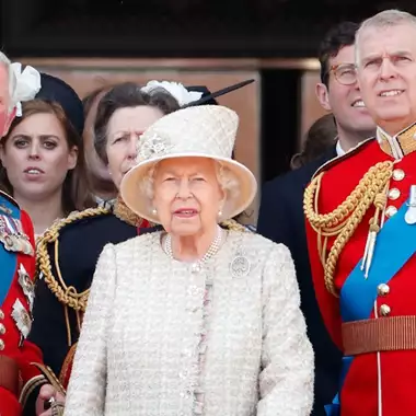 Για ποιον λόγο η βασίλισσα Ελισάβετ δεν ήθελε να αφαιρέσει από τον γιο της Andrew τους βασιλικούς του τίτλους;