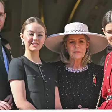 Καρολίνα του Μονακό | Με τις κόρες της Charlotte Casiraghi και Αλεξάνδρα του Ανόβερο σε έκθεση για την Coco Chanel