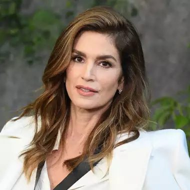 Cindy Crawford | Αυτό είναι το πολυτελές άρωμα που φορά καθημερινά
