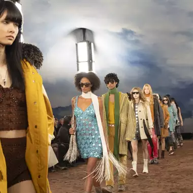 Music, Fun & Waterproofing | H νέα συλλογή του Burberry είναι μια έκφραση μοντέρνας βρετανικότητας