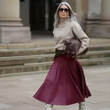 Μακριά μαλλιά μετά τα 50 | Τα stylish κουρέματα που αξίζει να υιοθετήσετε