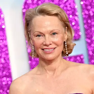 Pamela Anderson | Η απάντηση στη Meghan Markle και η απροσδόκητη επιχείρηση που ξεκινά