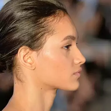 Neem oil | Το μυστικό της Ανατολής που "σβήνει" τις ρυτίδες