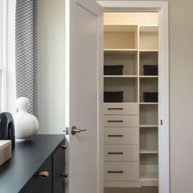 Εύκολα και απλά τρικ για να διπλασιάσετε τον χώρο της ντουλάπας σας