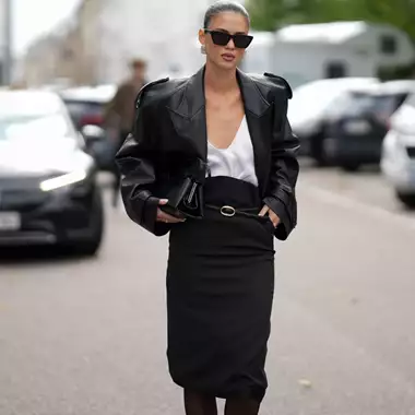 Η pencil φούστα με την πιο fashionable λεπτομέρεια για κάθε βραδινή εμφάνιση