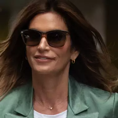 5 λόγοι που το νέο κούρεμα της Cindy Crawford είναι το πιο κολακευτικό στιλ μετά τα 50