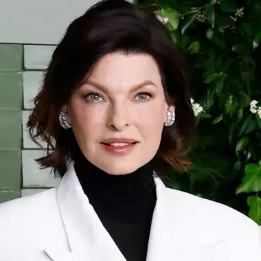 H Linda Evangelista μιλά για τα σημάδια της αισθητικής επέμβασης μετά την αποτυχημένη διαδικασία κρυολιπόλυσης