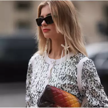 Minimal Glam | 5 looks διακριτικής λάμψης για τις γιορτές