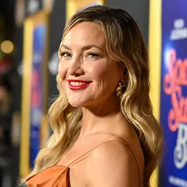 Kate Hudson | Εκθαμβωτική με old Hollywood μακιγιάζ και μαλλιά
