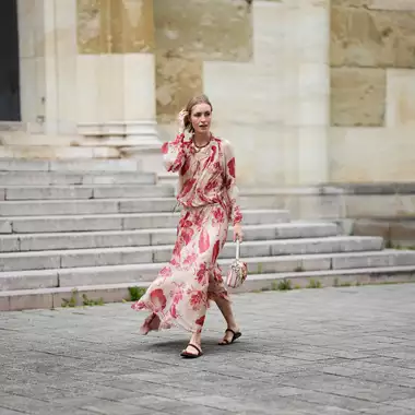 Η επιστροφή των gladiator sandals στη μόδα για το Καλοκαίρι 2025