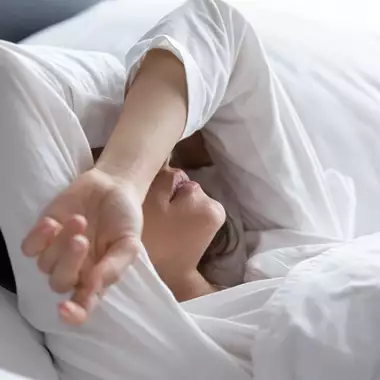 Πώς θα βελτιώσετε τον ύπνο σας κατά την εμμηνόπαυση