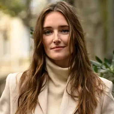 3 "heatless" tricks για να νικήσετε το φριζάρισμα και να δώσετε απίστευτο όγκο στα μαλλιά σας