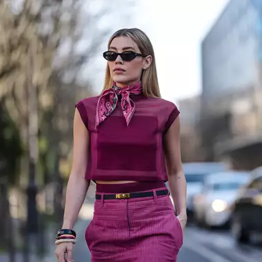 Πώς θα φορέσετε το πιο δημοφιλές αξεσουάρ του 2025