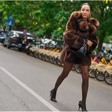 Τα 6 κοντά τζάκετ από γούνα που θα φορέσετε με όλους τους τρόπους