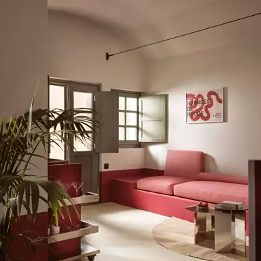 Ένα νέο boutique hotel στη Σαντορίνη μάς συνδέει με την αυθεντική πλευρά του νησιού