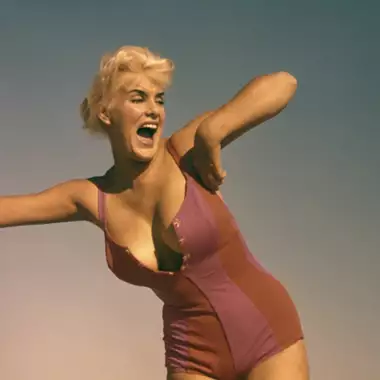 Το παιχνίδι από τα παλιά που επιστρέφει ως τάση γυμναστικής και βοηθά να κάψουμε έως και 165 θερμίδες σε 30'