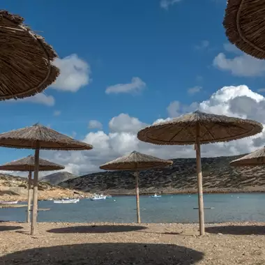 "Ξεχάστε τη Σαντορίνη! Αυτό το νησί των Κυκλάδων είναι ο νέος καλοκαιρινός προορισμός" λένε οι Γάλλοι