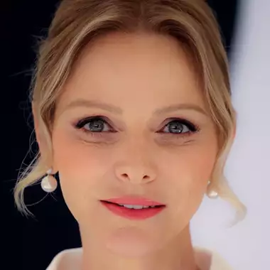 Charlene | Tι κρύβει η επιλογή πίσω από το σύνολο που φόρεσε στη συνάντηση με τον Πορτογάλο Πρόεδρο