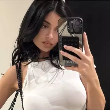 Πώς θα αντιγράψετε το στιλ της Kylie Jenner και του cool girl squad της