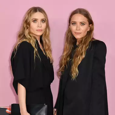 Mary-Kate & Ashley Olsen | Η σπάνια κοινή εμφάνιση των δίδυμων αδελφών που διαμόρφωσαν τη σύγχρονη αμερικανική μόδα