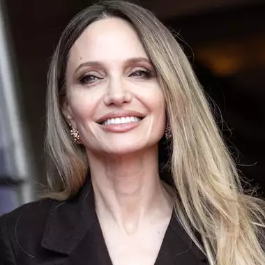 H Angelina Jolie μοιράζεται τα νεότερα για τη ζωή της μεγαλύτερης κόρης της
