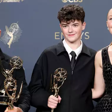 Emmys 2025 | Οι μεγάλοι νικητές της βραδιάς - Ποια σειρά απέσπασε 13 βραβεία;