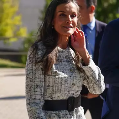 Letizia της Ισπανίας | Με το διαχρονικό jacket που αναβαθμίζει ανέξοδα μία εμφάνιση γραφείου