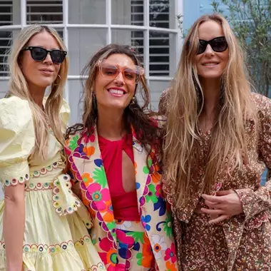 O πολυτελής boho γάμος της δισέγγονης του δημιουργού του Bond με πρώην υπουργό του Boris Johnson