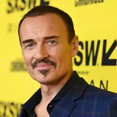 H πρώην σύζυγός του Julian McMahon, σπάει τη σιωπή της μετά τον θάνατό του - H έκκληση στους θαυμαστές του