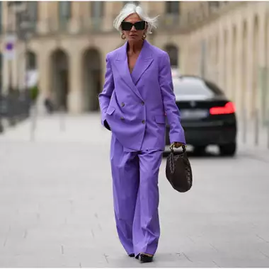 Πώς φορούν τις ψηλοτάκουνες γόβες οι γυναίκες άνω των 50