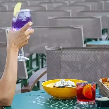 Τι τρώμε στα θερινά σινεμά της Αθήνας εκτός από ποπ κορν και νάτσος