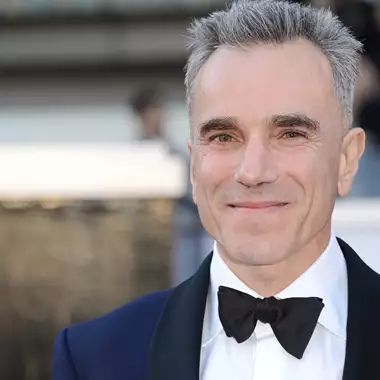 Daniel Day-Lewis | Σπάνια red carpet εμφάνιση με τον 27χρονο γιο του, λίγο πριν βρεθούν στην Αθήνα