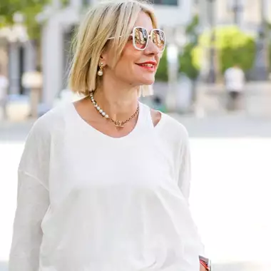 Κομψή τον Αύγουστο | Τα ��αλύτερα looks με παντελόνι για γυναίκες άνω των 50